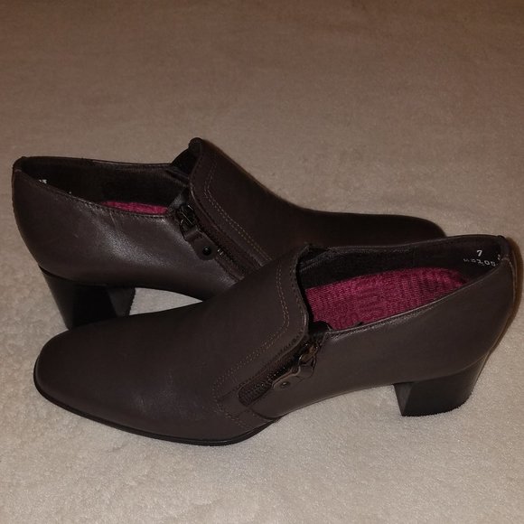 Munro Shoes - Munro Women's Annee - Brown Leather Booties Pumps